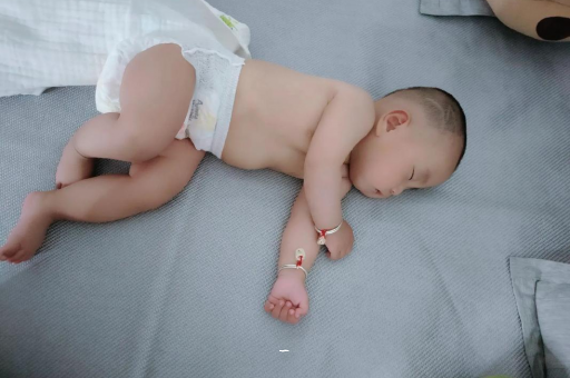 海西宝宝肠胀气的症状